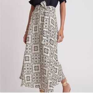Ann Taylor Black and Cream Maxi Skirt